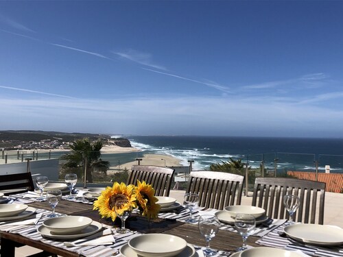 Luxurious villa with Fantastic views, heated pool, 5min walk to beach