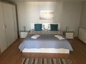 5 sovrum, skrivbord, strykjärn/strykbräda och gratis wi-fi