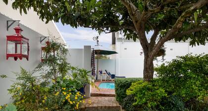 Bleu Cobalt Cottage is a lovely and private self-catering cottage.