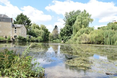 Romántica casa de campo de estilo boutique independiente y jardín, a poca distancia de la ciudad