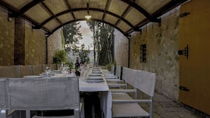 Outdoor dining - Private Villa with WIFI, private pool, A/C, TV, patio, panoramic view, close to San Gimignano (Montaperti)