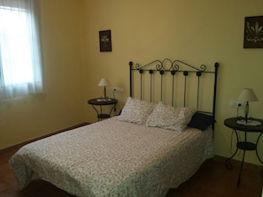 2 dormitorios, tabla de planchar con plancha, wifi gratis y ropa de cama