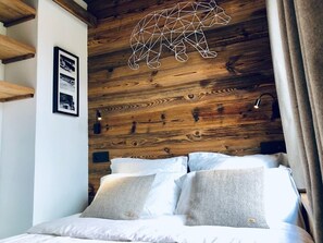 2 chambres, coffres-forts dans les chambres, fer et planche à repasser