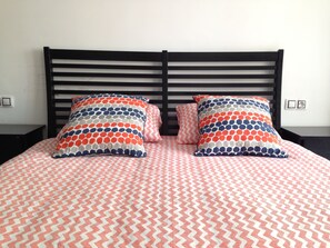 2 bedrooms, iron/ironing board, Internet, bed sheets