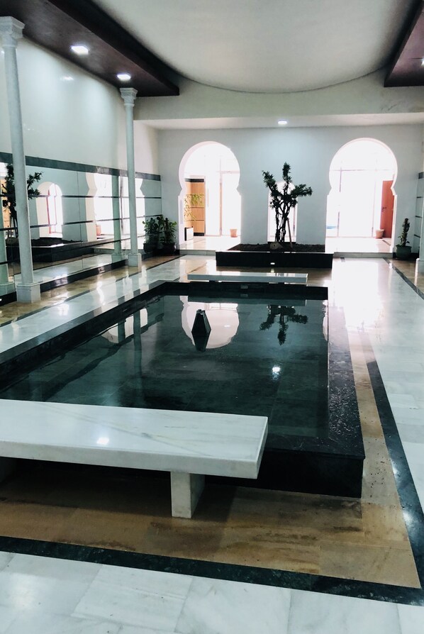 حمام سباحة