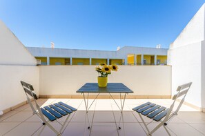 Outdoor dining - Lovely  4 Bedroom Town House, Vale de Parra Albufeira (Guia)