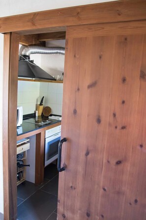 Réfrigérateur, micro-ondes, four, lave-vaisselle