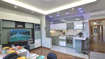 Kühlschrank, Mikrowelle, Ofen, Herdplatte