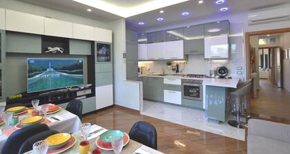 CASERTA DELUXE - ELEGANT APARTMENT IN CASERTA CENTER WELCOMES UP TO 5 GUESTS