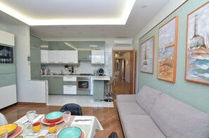 TV - CASERTA DELUXE - ELEGANT APARTMENT IN CASERTA CENTER WELCOMES UP TO 5 GUESTS (Caserta)