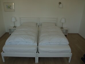 2 bedrooms, iron/ironing board, free WiFi, bed sheets