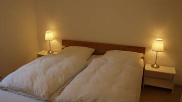 2 Schlafzimmer, BĂŒgeleisen/BĂŒgelbrett, kostenloses WLAN, BettwĂ€sche