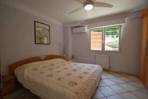 2 habitaciones, tabla de planchar con plancha, wifi y ropa de cama 