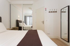 2 chambres, fer et planche à repasser, Wi-Fi, draps fournis