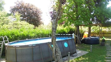 Piscina a l'aire lliure i piscina climatitzada