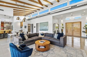 Interior - Desert Serenity -As Seen on TV!!  A&E's VACATION RENTAL POTENTIAL (Palm Springs)