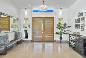 Interior - Desert Serenity -As Seen on TV!!  A&E's VACATION RENTAL POTENTIAL (Palm Springs)