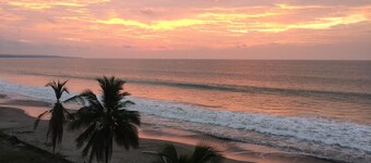 Pacific Paradise at Same Beach, Ecuador. Beach front penthouse 