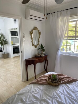 1 bedroom, in-room safe, iron/ironing board, travel crib - The Palms Diamond-Delightful Decorous, your host is Dependable  (Bridgetown)