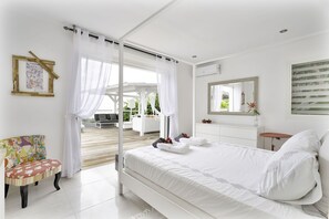 5 habitaciones, caja de seguridad en la habitación y escritorio 