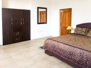 2 soverom, strykejern/-brett, internettilgang og sengetøy