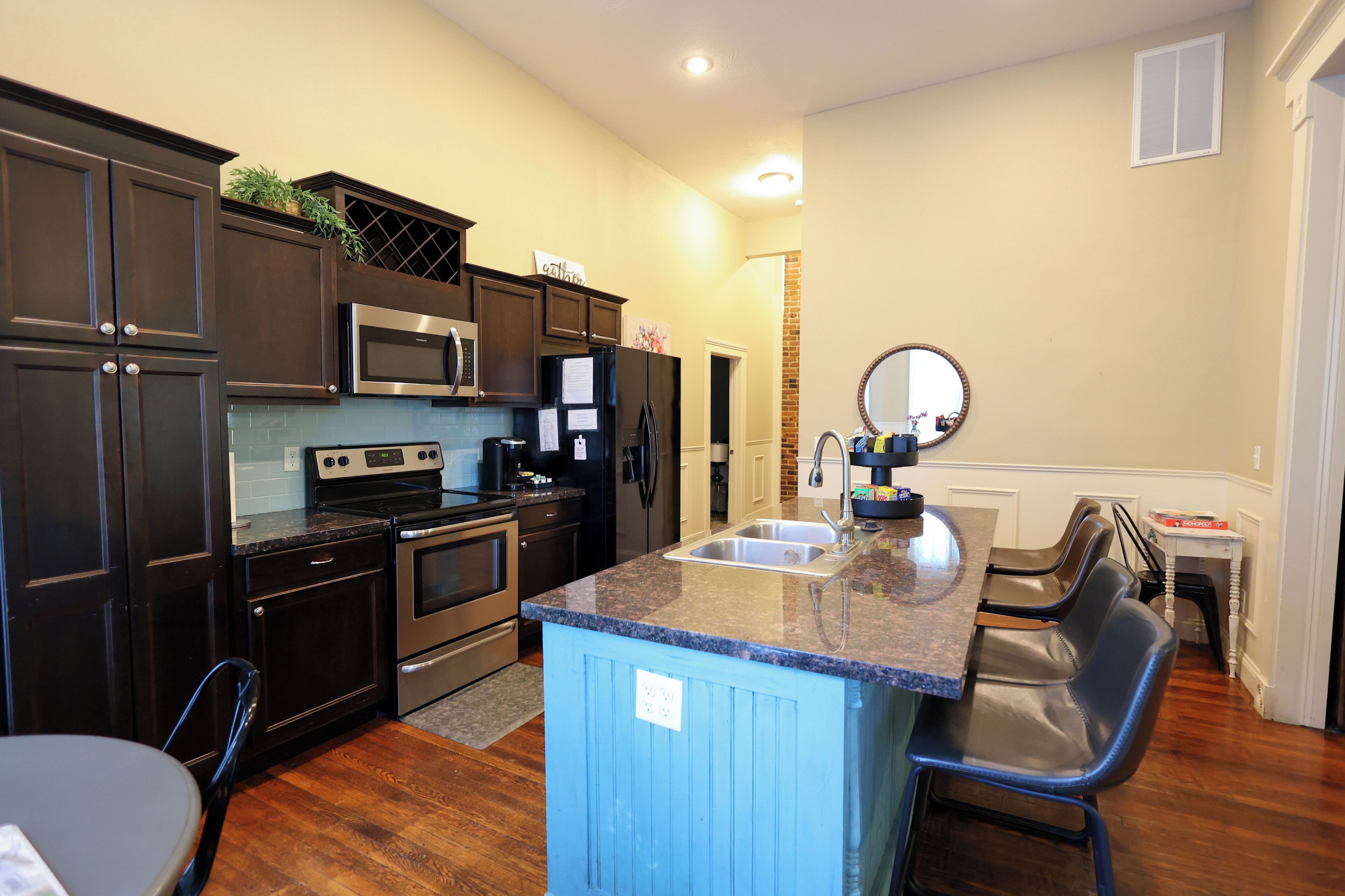 冰箱、微波炉、烤箱、炉灶