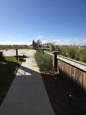 Property grounds - 2BR Gulf Front Complex - Heated Pool - Patio - Ask about WINTER DISCOUNTS! (Navarre)