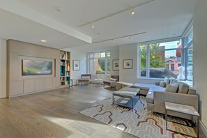 Smart TV, stereo, computer monitors