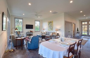 Dining - Southfield Cottage: A Perfect Wine Country Stay! (Newberg)