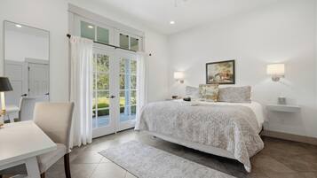2 bedrooms, desk, iron/ironing board, travel crib