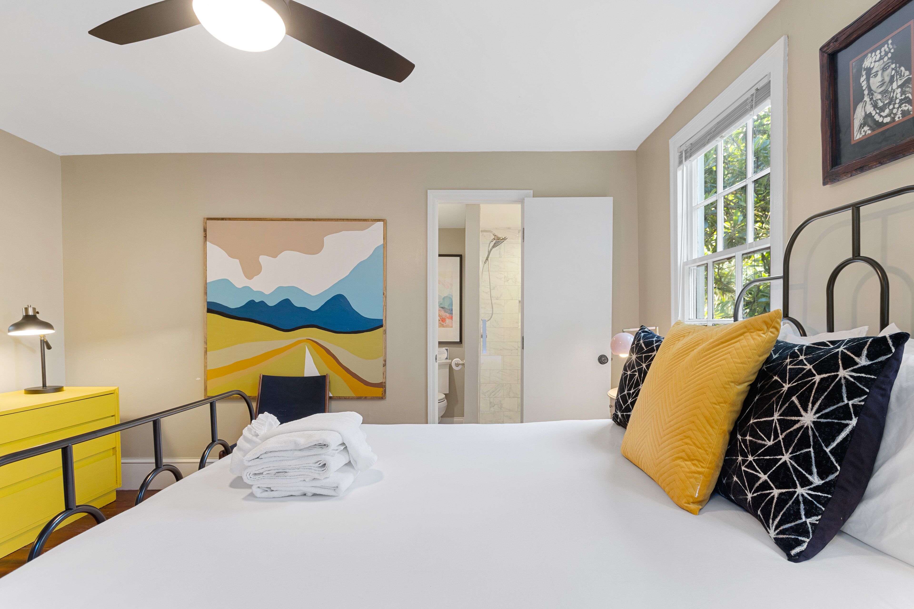 2 bedrooms, iron/ironing board, Internet