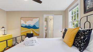 2 bedrooms, iron/ironing board, Internet