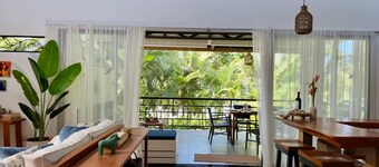 Beachside Designer Home with Pool Sleeps 8