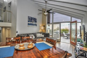 Interior - Stay and play in the Village by the Sea! (Del Mar)