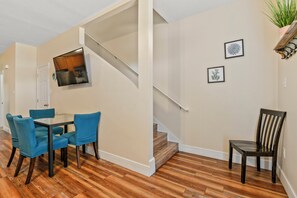 Dining - 3 Bedroom Beach Townhouse17, one block to beach, Gulfport/Biloxi (Gulfport)
