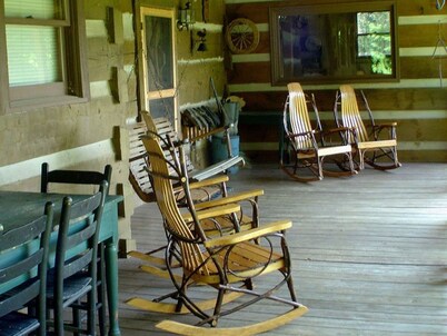Simply Irresistible: Authentic Log Cabin