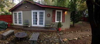 Fresh Newly Remodeled Cranberry Cottage.  Private-Walk to Restaurants & Shopping