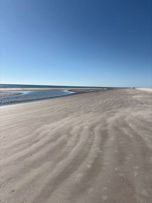 Ubicación a pie de playa y tumbonas
