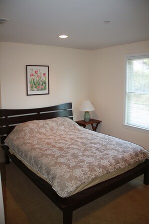 4 habitaciones, tabla de planchar con plancha y cuna de viaje 