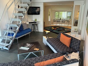 Smart TV, DVD player, books, stereo