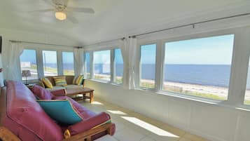 Smart-TV, Bücher, Videothek