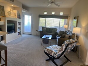 Smart TV, DVD player, books, stereo - Poolside Resort Living with Mountain Views! (Oro Valley)