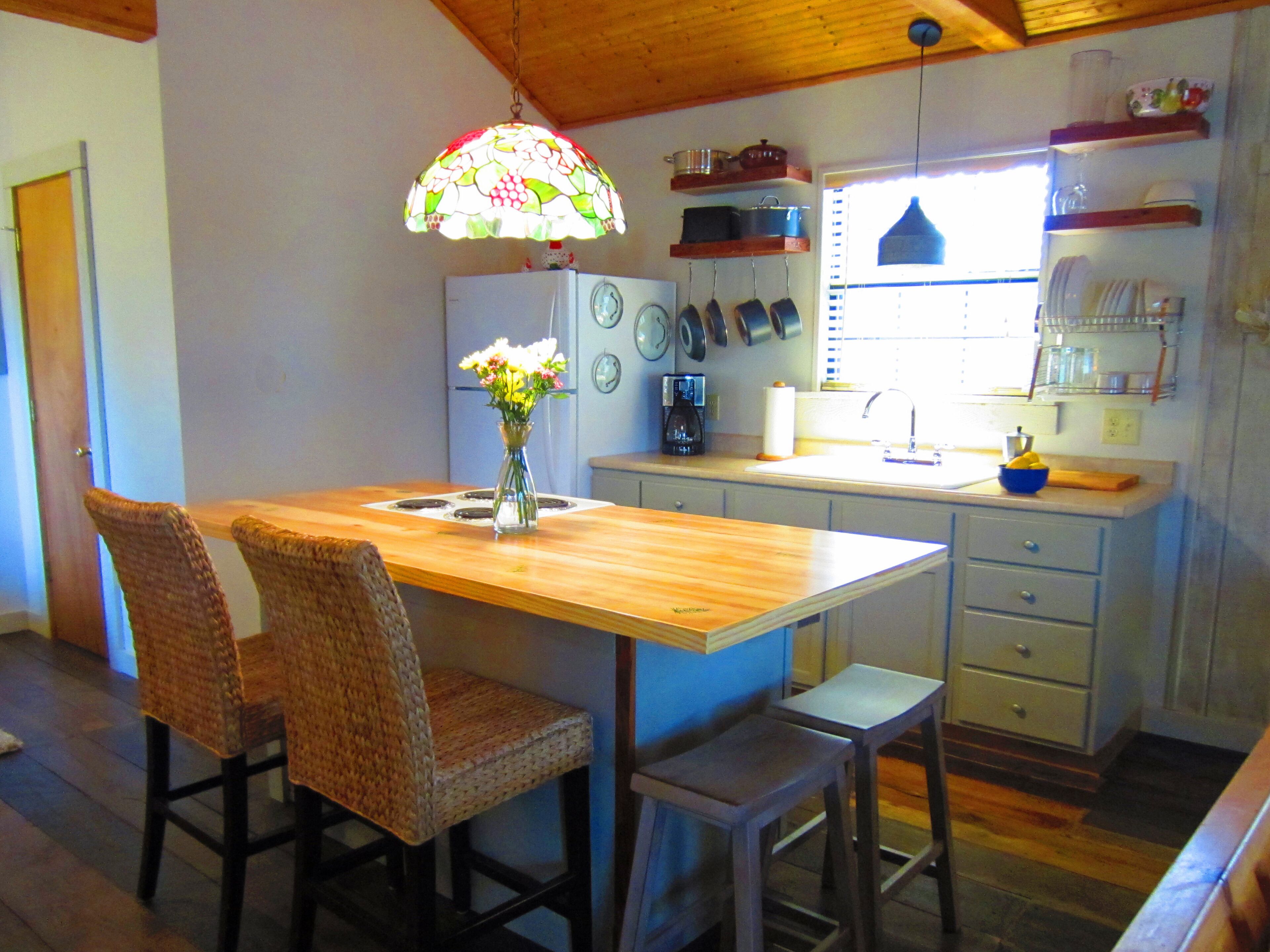 Beautiful, Dog Friendly Log Cabin! 5min to Park