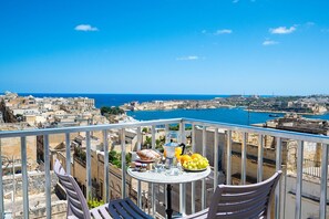 Outdoor dining - Valletta Apartments 19 Apt 4 (Valletta)