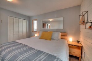 2 bedrooms, iron/ironing board, travel cot, free WiFi