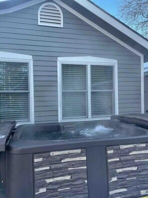 Bain à remous extérieur