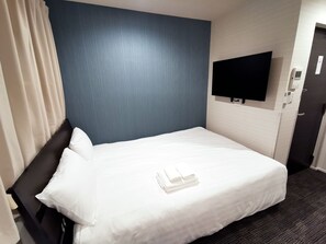 Standard Double Room, 1 Double Bed | Desk, blackout drapes, iron/ironing board, free WiFi - GLOU Higashi Shinjuku (Tokyo)