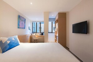 Premium bedding, blackout curtains, iron/ironing board, free WiFi - Tankityou Hotel (Kowloon)