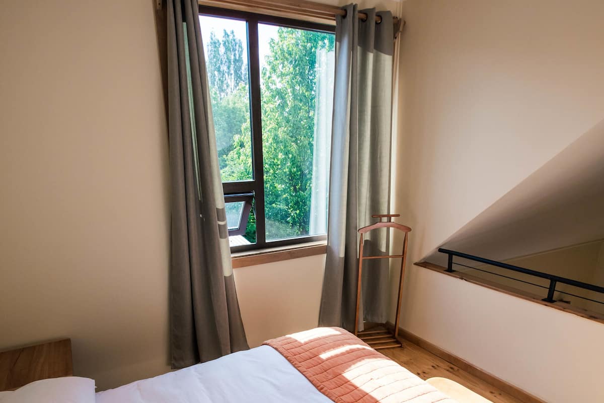 1 habitación, ropa de cama de alta calidad y escritorio