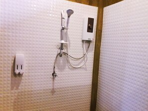 Bathroom shower - Oasis Resort (Pranburi)